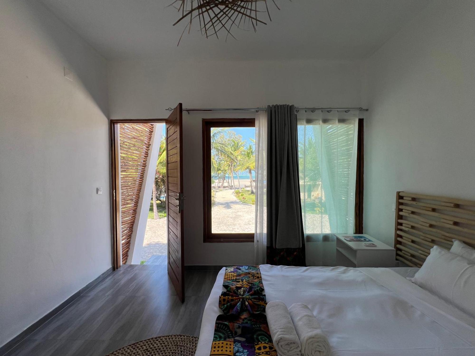 New Giraffe House Bed & Breakfast Vilanculos Exterior photo